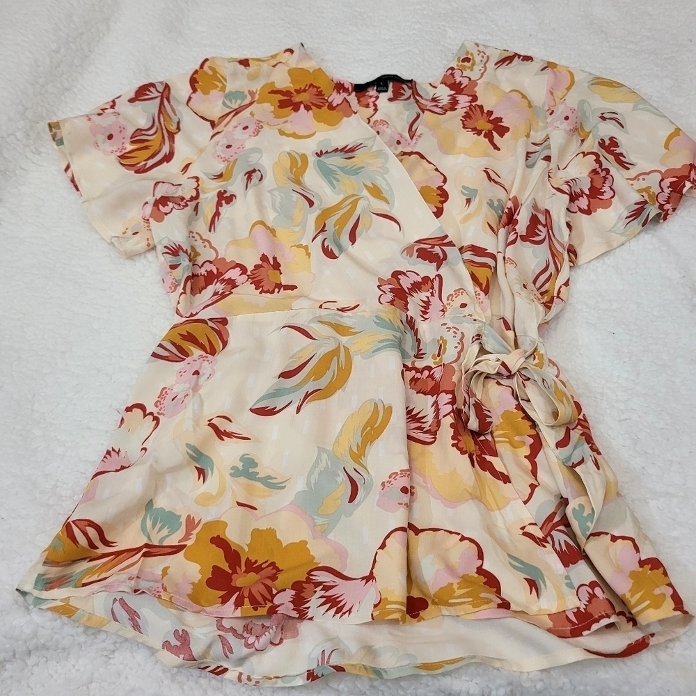 Large Watercolor White Gold Short Sleeve Blouse with Waist Tye